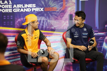 2022-09-29 - NORRIS Lando (gbr), McLaren F1 Team MCL36, and ALBON Alexander (tha), Williams Racing FW44, portrait, press conference during the Formula 1 Singapore Airlines Singapore Grand Prix 2022, 17th round of the 2022 FIA Formula One World Championship from September 30 to October 02, 2022 on the Marina Bay Street Circuit, in Singapore - F1 - SINGAPORE GRAND PRIX 2022 - FORMULA 1 - MOTORS