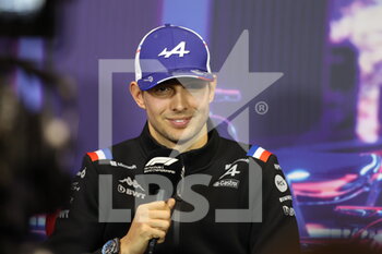 2022-09-29 - OCON Esteban (fra), Alpine F1 Team A522, portrait, press conference during the Formula 1 Singapore Airlines Singapore Grand Prix 2022, 17th round of the 2022 FIA Formula One World Championship from September 30 to October 02, 2022 on the Marina Bay Street Circuit, in Singapore - F1 - SINGAPORE GRAND PRIX 2022 - FORMULA 1 - MOTORS