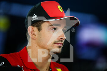 2022-09-29 - LECLERC Charles (mco), Scuderia Ferrari F1-75, portrait during the Formula 1 Singapore Airlines Singapore Grand Prix 2022, 17th round of the 2022 FIA Formula One World Championship from September 30 to October 02, 2022 on the Marina Bay Street Circuit, in Singapore - F1 - SINGAPORE GRAND PRIX 2022 - FORMULA 1 - MOTORS