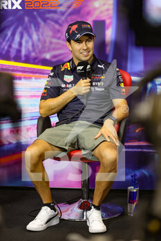 2022-09-29 - PEREZ Sergio (mex), Red Bull Racing RB18, portrait, press conference during the Formula 1 Singapore Airlines Singapore Grand Prix 2022, 17th round of the 2022 FIA Formula One World Championship from September 30 to October 02, 2022 on the Marina Bay Street Circuit, in Singapore - F1 - SINGAPORE GRAND PRIX 2022 - FORMULA 1 - MOTORS