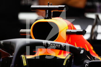 2022-09-29 - Air Intake of the Red Bull Racing Honda RB18, mechanical detail during the Formula 1 Singapore Airlines Singapore Grand Prix 2022, 17th round of the 2022 FIA Formula One World Championship from September 30 to October 02, 2022 on the Marina Bay Street Circuit, in Singapore - F1 - SINGAPORE GRAND PRIX 2022 - FORMULA 1 - MOTORS