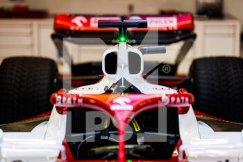 2022-09-29 - Alfa Romeo F1 Team ORLEN C42, mechanical detail of air intake during the Formula 1 Singapore Airlines Singapore Grand Prix 2022, 17th round of the 2022 FIA Formula One World Championship from September 30 to October 02, 2022 on the Marina Bay Street Circuit, in Singapore - F1 - SINGAPORE GRAND PRIX 2022 - FORMULA 1 - MOTORS