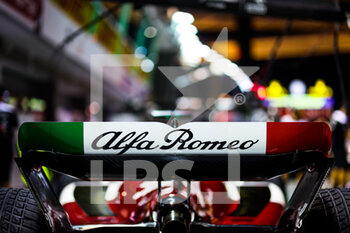 2022-09-29 - Alfa Romeo F1 Team ORLEN C42, mechanical detail of rear wing during the Formula 1 Singapore Airlines Singapore Grand Prix 2022, 17th round of the 2022 FIA Formula One World Championship from September 30 to October 02, 2022 on the Marina Bay Street Circuit, in Singapore - F1 - SINGAPORE GRAND PRIX 2022 - FORMULA 1 - MOTORS