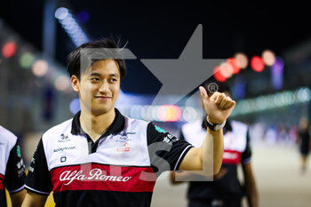 2022-09-29 - Alfa Romeo F1 Team ORLEN trackwalk with ZHOU Guanyu (chi), Alfa Romeo F1 Team ORLEN C42, portrait during the Formula 1 Singapore Airlines Singapore Grand Prix 2022, 17th round of the 2022 FIA Formula One World Championship from September 30 to October 02, 2022 on the Marina Bay Street Circuit, in Singapore - F1 - SINGAPORE GRAND PRIX 2022 - FORMULA 1 - MOTORS