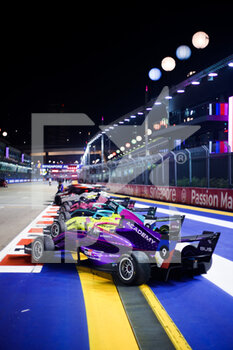 2022-09-29 - W Series exhibition on the track, piste, during the Formula 1 Singapore Airlines Singapore Grand Prix 2022, 17th round of the 2022 FIA Formula One World Championship from September 30 to October 02, 2022 on the Marina Bay Street Circuit, in Singapore - F1 - SINGAPORE GRAND PRIX 2022 - FORMULA 1 - MOTORS