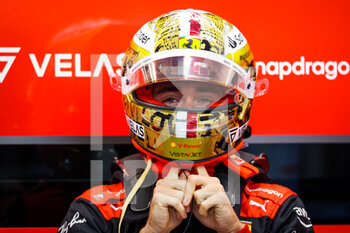 2022-09-30 - LECLERC Charles (mco), Scuderia Ferrari F1-75, portrait during the Formula 1 Singapore Airlines Singapore Grand Prix 2022, 17th round of the 2022 FIA Formula One World Championship from September 30 to October 02, 2022 on the Marina Bay Street Circuit, in Singapore - F1 - SINGAPORE GRAND PRIX 2022 - FORMULA 1 - MOTORS