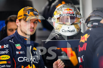 2022-09-30 - VERSTAPPEN Max (ned), Red Bull Racing RB18, portrait during the Formula 1 Singapore Airlines Singapore Grand Prix 2022, 17th round of the 2022 FIA Formula One World Championship from September 30 to October 02, 2022 on the Marina Bay Street Circuit, in Singapore - F1 - SINGAPORE GRAND PRIX 2022 - FORMULA 1 - MOTORS