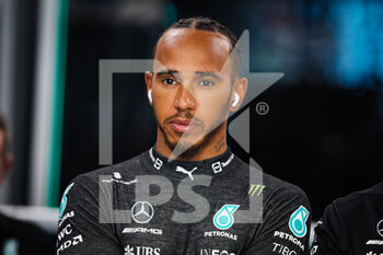 2022-09-30 - HAMILTON Lewis (gbr), Mercedes AMG F1 Team W13, portrait during the Formula 1 Singapore Airlines Singapore Grand Prix 2022, 17th round of the 2022 FIA Formula One World Championship from September 30 to October 02, 2022 on the Marina Bay Street Circuit, in Singapore - F1 - SINGAPORE GRAND PRIX 2022 - FORMULA 1 - MOTORS