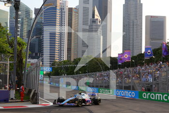 2022-09-30 - 31 OCON Esteban (fra), Alpine F1 Team A522, action during the Formula 1 Singapore Airlines Singapore Grand Prix 2022, 17th round of the 2022 FIA Formula One World Championship from September 30 to October 02, 2022 on the Marina Bay Street Circuit, in Singapore - F1 - SINGAPORE GRAND PRIX 2022 - FORMULA 1 - MOTORS