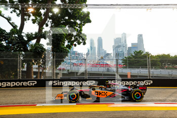 2022-09-30 - 04 NORRIS Lando (gbr), McLaren F1 Team MCL36, action during the Formula 1 Singapore Airlines Singapore Grand Prix 2022, 17th round of the 2022 FIA Formula One World Championship from September 30 to October 02, 2022 on the Marina Bay Street Circuit, in Singapore - F1 - SINGAPORE GRAND PRIX 2022 - FORMULA 1 - MOTORS