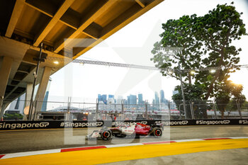2022-09-30 - 77 BOTTAS Valtteri (fin), Alfa Romeo F1 Team ORLEN C42, action during the Formula 1 Singapore Airlines Singapore Grand Prix 2022, 17th round of the 2022 FIA Formula One World Championship from September 30 to October 02, 2022 on the Marina Bay Street Circuit, in Singapore - F1 - SINGAPORE GRAND PRIX 2022 - FORMULA 1 - MOTORS