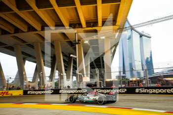 2022-09-30 - 63 RUSSELL George (gbr), Mercedes AMG F1 Team W13, action during the Formula 1 Singapore Airlines Singapore Grand Prix 2022, 17th round of the 2022 FIA Formula One World Championship from September 30 to October 02, 2022 on the Marina Bay Street Circuit, in Singapore - F1 - SINGAPORE GRAND PRIX 2022 - FORMULA 1 - MOTORS