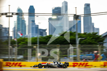 2022-09-30 - 22 TSUNODA Yuki (jap), Scuderia AlphaTauri AT03, action during the Formula 1 Singapore Airlines Singapore Grand Prix 2022, 17th round of the 2022 FIA Formula One World Championship from September 30 to October 02, 2022 on the Marina Bay Street Circuit, in Singapore - F1 - SINGAPORE GRAND PRIX 2022 - FORMULA 1 - MOTORS