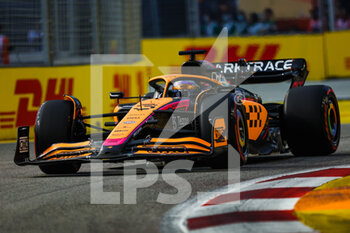 2022-09-30 - 03 RICCIARDO Daniel (aus), McLaren F1 Team MCL36, action during the Formula 1 Singapore Airlines Singapore Grand Prix 2022, 17th round of the 2022 FIA Formula One World Championship from September 30 to October 02, 2022 on the Marina Bay Street Circuit, in Singapore - F1 - SINGAPORE GRAND PRIX 2022 - FORMULA 1 - MOTORS