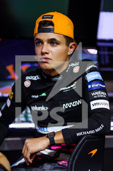 2022-09-30 - NORRIS Lando (gbr), McLaren F1 Team MCL36, portrait during the Formula 1 Singapore Airlines Singapore Grand Prix 2022, 17th round of the 2022 FIA Formula One World Championship from September 30 to October 02, 2022 on the Marina Bay Street Circuit, in Singapore - F1 - SINGAPORE GRAND PRIX 2022 - FORMULA 1 - MOTORS