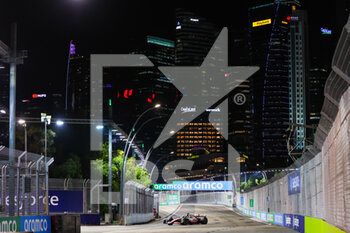 2022-09-30 - 20 MAGNUSSEN Kevin (den), Haas F1 Team VF-22 Ferrari, action during the Formula 1 Singapore Airlines Singapore Grand Prix 2022, 17th round of the 2022 FIA Formula One World Championship from September 30 to October 02, 2022 on the Marina Bay Street Circuit, in Singapore - F1 - SINGAPORE GRAND PRIX 2022 - FORMULA 1 - MOTORS