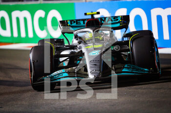 2022-09-30 - 44 HAMILTON Lewis (gbr), Mercedes AMG F1 Team W13, action during the Formula 1 Singapore Airlines Singapore Grand Prix 2022, 17th round of the 2022 FIA Formula One World Championship from September 30 to October 02, 2022 on the Marina Bay Street Circuit, in Singapore - F1 - SINGAPORE GRAND PRIX 2022 - FORMULA 1 - MOTORS