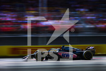 2022-09-30 - 31 OCON Esteban (fra), Alpine F1 Team A522, action during the Formula 1 Singapore Airlines Singapore Grand Prix 2022, 17th round of the 2022 FIA Formula One World Championship from September 30 to October 02, 2022 on the Marina Bay Street Circuit, in Singapore - F1 - SINGAPORE GRAND PRIX 2022 - FORMULA 1 - MOTORS
