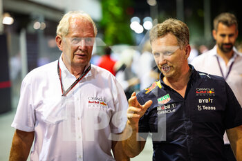 2022-09-30 - MARKO Helmut (aut), Drivers’ Manager of Red Bull Racing, HORNER Christian (gbr), Team Principal of Red Bull Racing, portrait during the Formula 1 Singapore Airlines Singapore Grand Prix 2022, 17th round of the 2022 FIA Formula One World Championship from September 30 to October 02, 2022 on the Marina Bay Street Circuit, in Singapore - F1 - SINGAPORE GRAND PRIX 2022 - FORMULA 1 - MOTORS