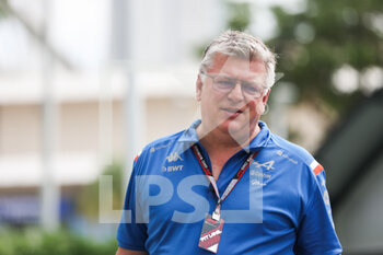 2022-10-01 - SZAFNAUER Otmar, Team Principal of Alpine F1 Team, portrait during the Formula 1 Singapore Airlines Singapore Grand Prix 2022, 17th round of the 2022 FIA Formula One World Championship from September 30 to October 02, 2022 on the Marina Bay Street Circuit, in Singapore - F1 - SINGAPORE GRAND PRIX 2022 - FORMULA 1 - MOTORS