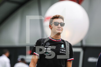 2022-10-01 - RUSSELL George (gbr), Mercedes AMG F1 Team W13, portrait during the Formula 1 Singapore Airlines Singapore Grand Prix 2022, 17th round of the 2022 FIA Formula One World Championship from September 30 to October 02, 2022 on the Marina Bay Street Circuit, in Singapore - F1 - SINGAPORE GRAND PRIX 2022 - FORMULA 1 - MOTORS