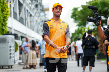 2022-10-01 - RICCIARDO Daniel (aus), McLaren F1 Team MCL36, portrait during the Formula 1 Singapore Airlines Singapore Grand Prix 2022, 17th round of the 2022 FIA Formula One World Championship from September 30 to October 02, 2022 on the Marina Bay Street Circuit, in Singapore - F1 - SINGAPORE GRAND PRIX 2022 - FORMULA 1 - MOTORS