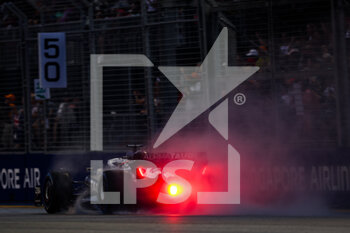 2022-10-01 - 10 GASLY Pierre (fra), Scuderia AlphaTauri AT03, action during the Formula 1 Singapore Airlines Singapore Grand Prix 2022, 17th round of the 2022 FIA Formula One World Championship from September 30 to October 02, 2022 on the Marina Bay Street Circuit, in Singapore - F1 - SINGAPORE GRAND PRIX 2022 - FORMULA 1 - MOTORS