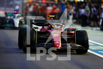 2022-10-01 - 55 SAINZ Carlos (spa), Scuderia Ferrari F1-75, action during the Formula 1 Singapore Airlines Singapore Grand Prix 2022, 17th round of the 2022 FIA Formula One World Championship from September 30 to October 02, 2022 on the Marina Bay Street Circuit, in Singapore - F1 - SINGAPORE GRAND PRIX 2022 - FORMULA 1 - MOTORS