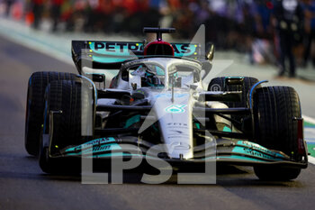 2022-10-01 - 63 RUSSELL George (gbr), Mercedes AMG F1 Team W13, action during the Formula 1 Singapore Airlines Singapore Grand Prix 2022, 17th round of the 2022 FIA Formula One World Championship from September 30 to October 02, 2022 on the Marina Bay Street Circuit, in Singapore - F1 - SINGAPORE GRAND PRIX 2022 - FORMULA 1 - MOTORS