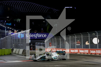 2022-10-01 - 44 HAMILTON Lewis (gbr), Mercedes AMG F1 Team W13, action during the Formula 1 Singapore Airlines Singapore Grand Prix 2022, 17th round of the 2022 FIA Formula One World Championship from September 30 to October 02, 2022 on the Marina Bay Street Circuit, in Singapore - F1 - SINGAPORE GRAND PRIX 2022 - FORMULA 1 - MOTORS