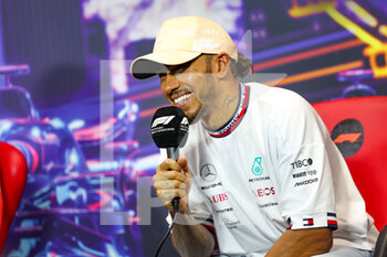 2022-10-01 - HAMILTON Lewis (gbr), Mercedes AMG F1 Team W13, portrait, press conference during the Formula 1 Singapore Airlines Singapore Grand Prix 2022, 17th round of the 2022 FIA Formula One World Championship from September 30 to October 02, 2022 on the Marina Bay Street Circuit, in Singapore - F1 - SINGAPORE GRAND PRIX 2022 - FORMULA 1 - MOTORS