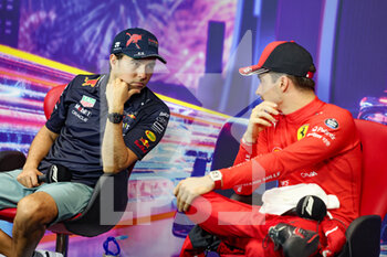 2022-10-01 - PEREZ Sergio (mex), Red Bull Racing RB18, LECLERC Charles (mco), Scuderia Ferrari F1-75, portrait, press conference during the Formula 1 Singapore Airlines Singapore Grand Prix 2022, 17th round of the 2022 FIA Formula One World Championship from September 30 to October 02, 2022 on the Marina Bay Street Circuit, in Singapore - F1 - SINGAPORE GRAND PRIX 2022 - FORMULA 1 - MOTORS