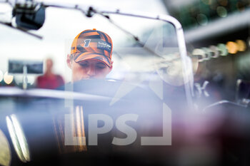 2022-10-02 - VERSTAPPEN Max (ned), Red Bull Racing RB18, portrait during the Formula 1 Singapore Airlines Singapore Grand Prix 2022, 17th round of the 2022 FIA Formula One World Championship from September 30 to October 02, 2022 on the Marina Bay Street Circuit, in Singapore - F1 - SINGAPORE GRAND PRIX 2022 - RACE - FORMULA 1 - MOTORS