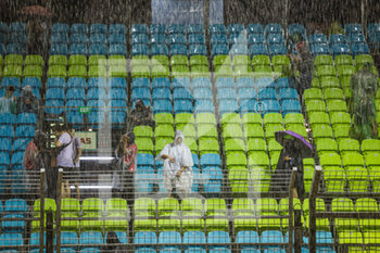 2022-10-02 - Heavy rain falling before the start of the race during the Formula 1 Singapore Airlines Singapore Grand Prix 2022, 17th round of the 2022 FIA Formula One World Championship from September 30 to October 02, 2022 on the Marina Bay Street Circuit, in Singapore - F1 - SINGAPORE GRAND PRIX 2022 - RACE - FORMULA 1 - MOTORS