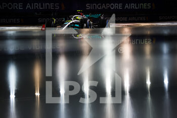 2022-10-02 - 44 HAMILTON Lewis (gbr), Mercedes AMG F1 Team W13, action during the Formula 1 Singapore Airlines Singapore Grand Prix 2022, 17th round of the 2022 FIA Formula One World Championship from September 30 to October 02, 2022 on the Marina Bay Street Circuit, in Singapore - F1 - SINGAPORE GRAND PRIX 2022 - RACE - FORMULA 1 - MOTORS