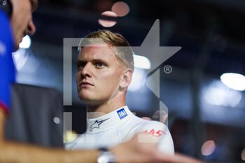 2022-10-02 - SCHUMACHER Mick (ger), Haas F1 Team VF-22 Ferrari, portrait during the Formula 1 Singapore Airlines Singapore Grand Prix 2022, 17th round of the 2022 FIA Formula One World Championship from September 30 to October 02, 2022 on the Marina Bay Street Circuit, in Singapore - F1 - SINGAPORE GRAND PRIX 2022 - RACE - FORMULA 1 - MOTORS