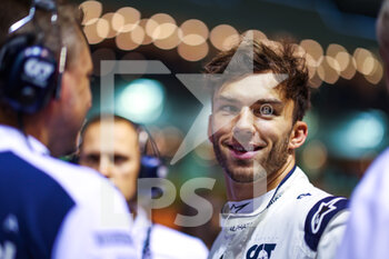 2022-10-02 - GASLY Pierre (fra), Scuderia AlphaTauri AT03, portrait during the Formula 1 Singapore Airlines Singapore Grand Prix 2022, 17th round of the 2022 FIA Formula One World Championship from September 30 to October 02, 2022 on the Marina Bay Street Circuit, in Singapore - F1 - SINGAPORE GRAND PRIX 2022 - RACE - FORMULA 1 - MOTORS