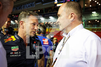 2022-10-02 - HORNER Christian (gbr), Team Principal of Red Bull Racing, REID Robert, FIA Deputy President for Sport, during the Formula 1 Singapore Airlines Singapore Grand Prix 2022, 17th round of the 2022 FIA Formula One World Championship from September 30 to October 02, 2022 on the Marina Bay Street Circuit, in Singapore - F1 - SINGAPORE GRAND PRIX 2022 - RACE - FORMULA 1 - MOTORS