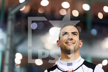 2022-10-02 - LATIFI Nicholas (can), Williams Racing FW44, portrait during the Formula 1 Singapore Airlines Singapore Grand Prix 2022, 17th round of the 2022 FIA Formula One World Championship from September 30 to October 02, 2022 on the Marina Bay Street Circuit, in Singapore - F1 - SINGAPORE GRAND PRIX 2022 - RACE - FORMULA 1 - MOTORS