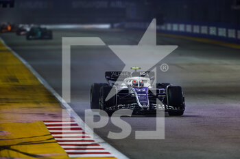 2022-10-02 - 22 TSUNODA Yuki (jap), Scuderia AlphaTauri AT03, action during the Formula 1 Singapore Airlines Singapore Grand Prix 2022, 17th round of the 2022 FIA Formula One World Championship from September 30 to October 02, 2022 on the Marina Bay Street Circuit, in Singapore - F1 - SINGAPORE GRAND PRIX 2022 - RACE - FORMULA 1 - MOTORS