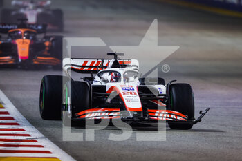 2022-10-02 - 20 MAGNUSSEN Kevin (den), Haas F1 Team VF-22 Ferrari, action during the Formula 1 Singapore Airlines Singapore Grand Prix 2022, 17th round of the 2022 FIA Formula One World Championship from September 30 to October 02, 2022 on the Marina Bay Street Circuit, in Singapore - F1 - SINGAPORE GRAND PRIX 2022 - RACE - FORMULA 1 - MOTORS