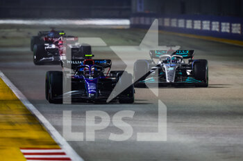2022-10-02 - 63 RUSSELL George (gbr), Mercedes AMG F1 Team W13, action during the Formula 1 Singapore Airlines Singapore Grand Prix 2022, 17th round of the 2022 FIA Formula One World Championship from September 30 to October 02, 2022 on the Marina Bay Street Circuit, in Singapore - F1 - SINGAPORE GRAND PRIX 2022 - RACE - FORMULA 1 - MOTORS