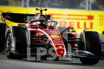 2022-10-02 - 55 SAINZ Carlos (spa), Scuderia Ferrari F1-75, action during the Formula 1 Singapore Airlines Singapore Grand Prix 2022, 17th round of the 2022 FIA Formula One World Championship from September 30 to October 02, 2022 on the Marina Bay Street Circuit, in Singapore - F1 - SINGAPORE GRAND PRIX 2022 - RACE - FORMULA 1 - MOTORS