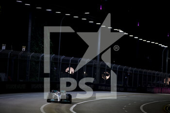 2022-10-02 - 63 RUSSELL George (gbr), Mercedes AMG F1 Team W13, action during the Formula 1 Singapore Airlines Singapore Grand Prix 2022, 17th round of the 2022 FIA Formula One World Championship from September 30 to October 02, 2022 on the Marina Bay Street Circuit, in Singapore - F1 - SINGAPORE GRAND PRIX 2022 - RACE - FORMULA 1 - MOTORS