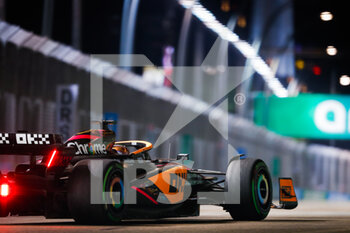 2022-10-02 - 03 RICCIARDO Daniel (aus), McLaren F1 Team MCL36, action during the Formula 1 Singapore Airlines Singapore Grand Prix 2022, 17th round of the 2022 FIA Formula One World Championship from September 30 to October 02, 2022 on the Marina Bay Street Circuit, in Singapore - F1 - SINGAPORE GRAND PRIX 2022 - RACE - FORMULA 1 - MOTORS