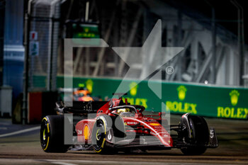 2022-10-02 - 16 LECLERC Charles (mco), Scuderia Ferrari F1-75, action during the Formula 1 Singapore Airlines Singapore Grand Prix 2022, 17th round of the 2022 FIA Formula One World Championship from September 30 to October 02, 2022 on the Marina Bay Street Circuit, in Singapore - F1 - SINGAPORE GRAND PRIX 2022 - RACE - FORMULA 1 - MOTORS