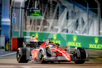 2022-10-02 - 16 LECLERC Charles (mco), Scuderia Ferrari F1-75, action during the Formula 1 Singapore Airlines Singapore Grand Prix 2022, 17th round of the 2022 FIA Formula One World Championship from September 30 to October 02, 2022 on the Marina Bay Street Circuit, in Singapore - F1 - SINGAPORE GRAND PRIX 2022 - RACE - FORMULA 1 - MOTORS
