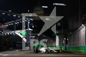 2022-10-02 - 44 HAMILTON Lewis (gbr), Mercedes AMG F1 Team W13, action during the Formula 1 Singapore Airlines Singapore Grand Prix 2022, 17th round of the 2022 FIA Formula One World Championship from September 30 to October 02, 2022 on the Marina Bay Street Circuit, in Singapore - F1 - SINGAPORE GRAND PRIX 2022 - RACE - FORMULA 1 - MOTORS