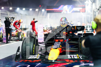 2022-10-02 - PEREZ Sergio (mex), Red Bull Racing RB18, portrait during the Formula 1 Singapore Airlines Singapore Grand Prix 2022, 17th round of the 2022 FIA Formula One World Championship from September 30 to October 02, 2022 on the Marina Bay Street Circuit, in Singapore - F1 - SINGAPORE GRAND PRIX 2022 - RACE - FORMULA 1 - MOTORS