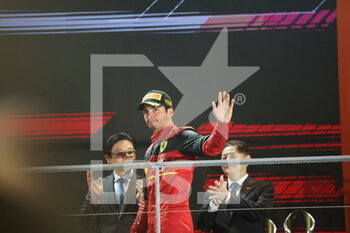 2022-10-02 - SAINZ Carlos (spa), Scuderia Ferrari F1-75, portrait podium during the Formula 1 Singapore Airlines Singapore Grand Prix 2022, 17th round of the 2022 FIA Formula One World Championship from September 30 to October 02, 2022 on the Marina Bay Street Circuit, in Singapore - F1 - SINGAPORE GRAND PRIX 2022 - RACE - FORMULA 1 - MOTORS
